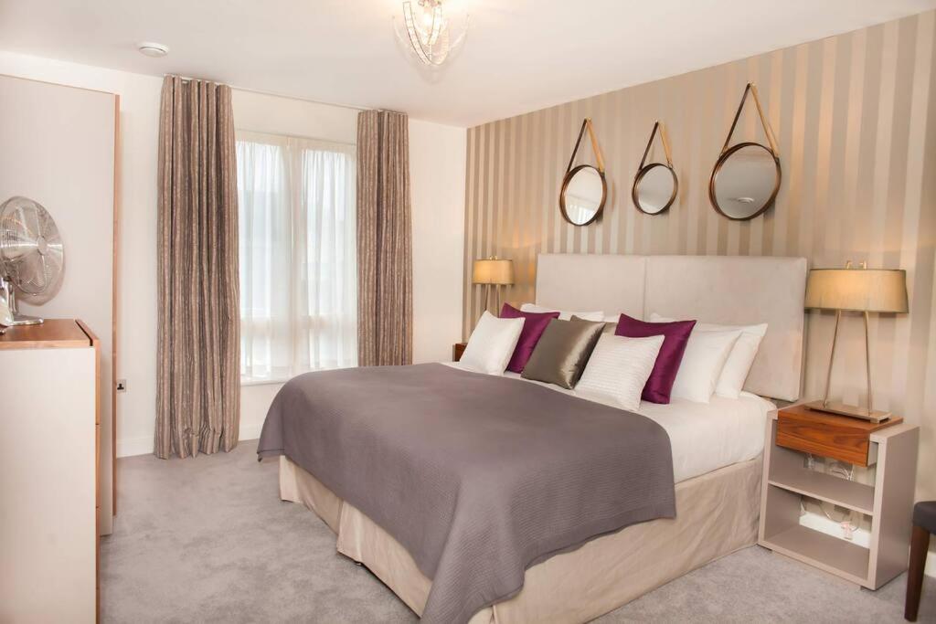 Stylish And Central Two Bedroom & Two Bathroom Apartment With Free Parking Exterior foto